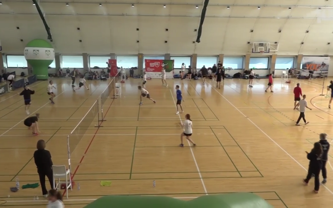 Wygrany przez uniwersyteckich badmintonistów półfinał